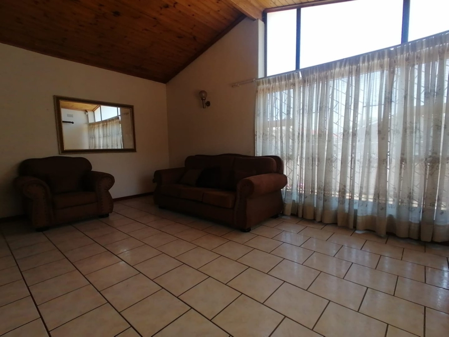 6 Bedroom Property for Sale in Eikendal Western Cape